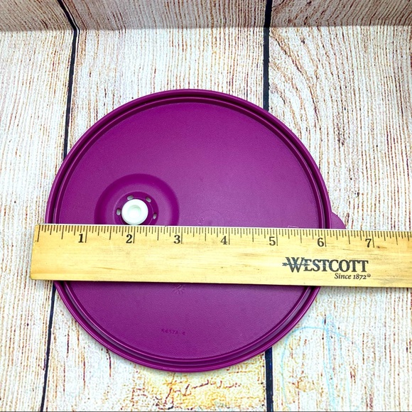 Tupperware # 6437A-4 Vent & Serve Round Seal REPLACEMENT Purple & White - Picture 8 of 8